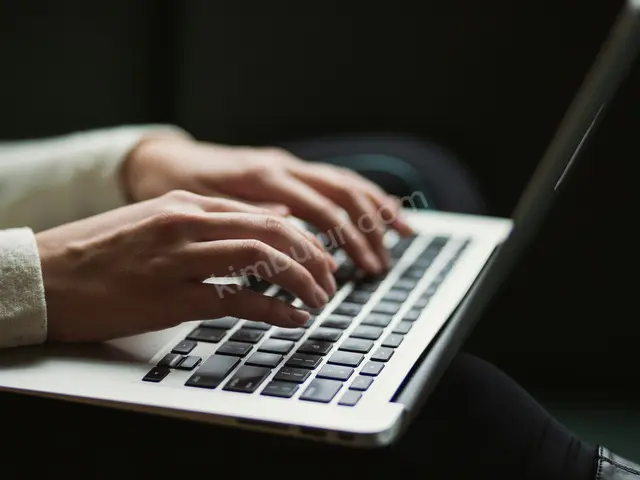 Apple MacBook · Alpu — Yenilenmiş, 64 GB ve üzeri RAM, 128 GB — fotoğraf 4