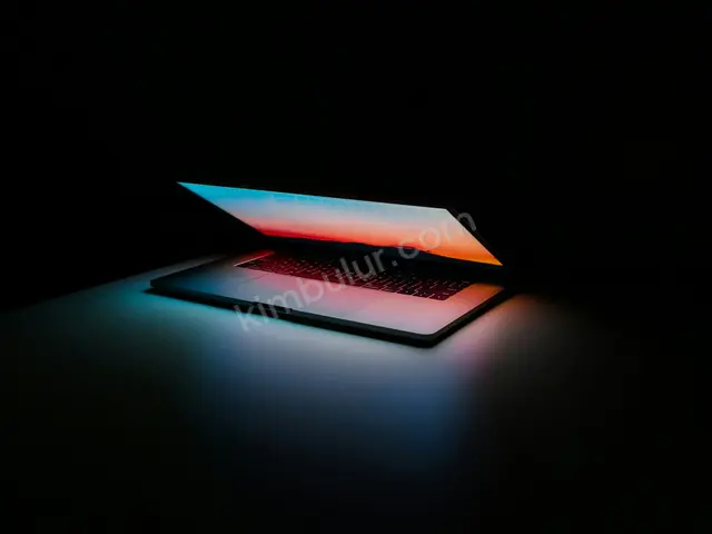 Apple MacBook · Karesi — İkinci El, 64 GB ve üzeri RAM, 1 TB — fotoğraf 2