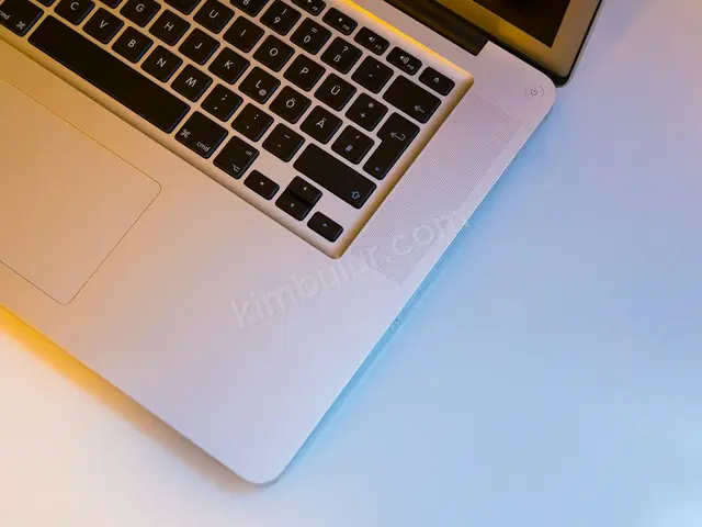 Dell Dizüstü Bilgisayar — Sıfır Gibi, 8 GB RAM, 256 GB — fotoğraf 3