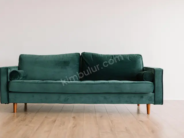 Kadife 3'lü Koltuk — Zümrüt Yeşili, Masif Ayak