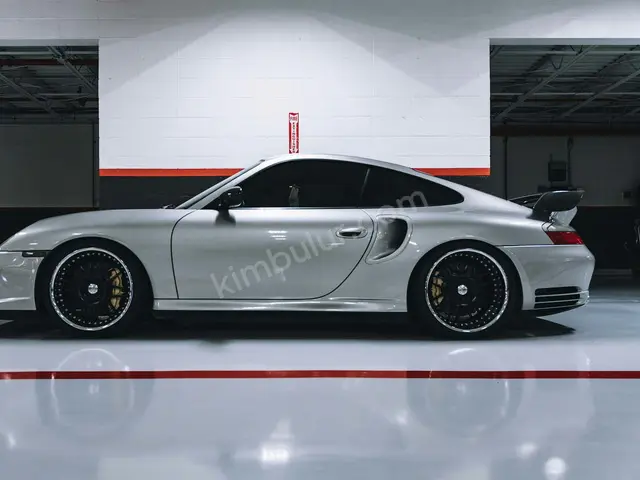 2025 Porsche Titanium — Değişensiz — fotoğraf 2