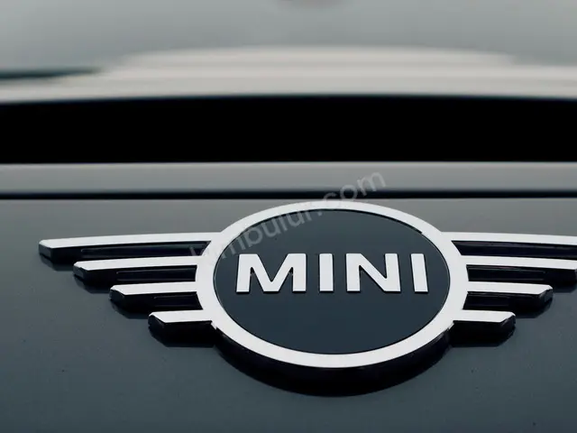 2021 MINI Cabrio Titanium — Garaj Aracı — fotoğraf 3