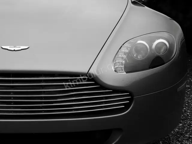 2022 Aston Martin DB12 Comfort — Tramer Kaydı Düşük — fotoğraf 2