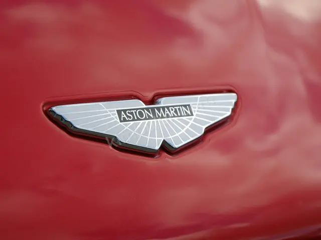 2011 Aston Martin DB12 Style — Değişensiz — fotoğraf 3