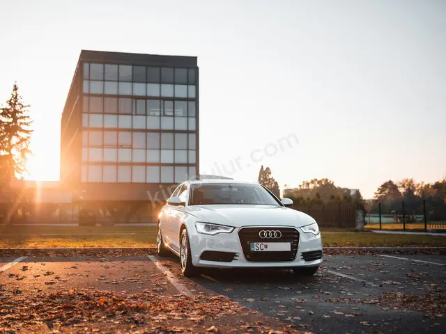 2022 Audi A4 Premium — Garaj Aracı — fotoğraf 2