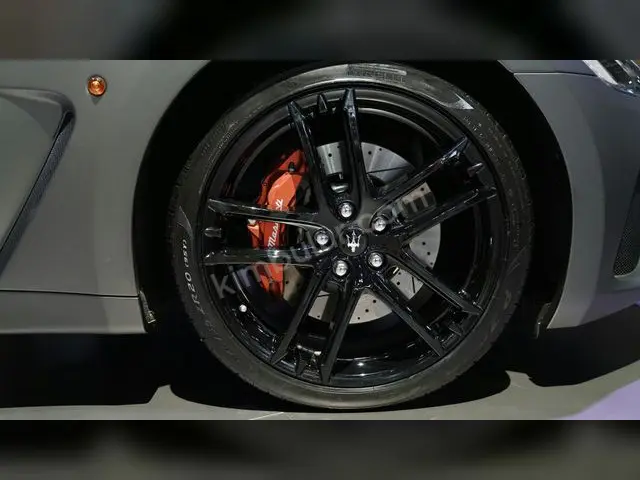 2015 Maserati Quattroporte Urban — Garaj Aracı — fotoğraf 4