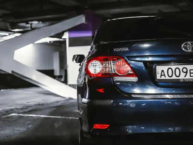 2020 Toyota Land Cruiser Urban — Garaj Aracı — fotoğraf 3