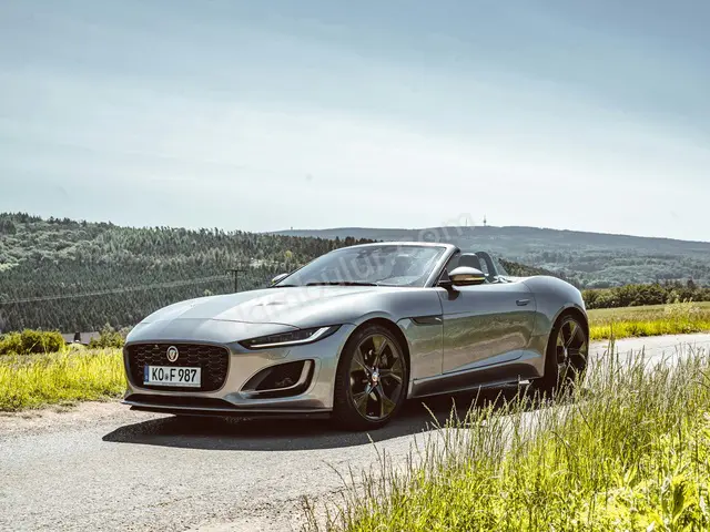 2016 Jaguar F-Type Executive — İlk Elden