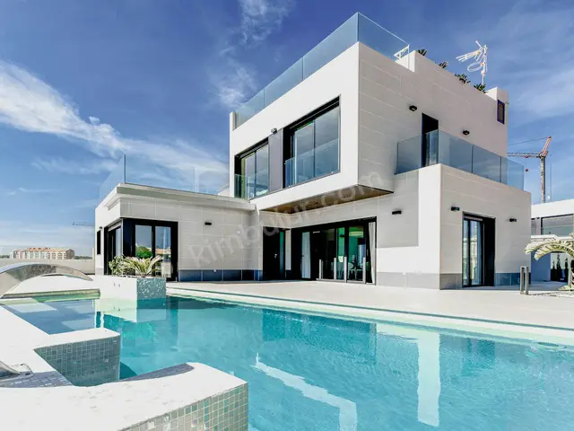 Sapanca Gölü Manzaralı Havuzlu Müstakil Villa