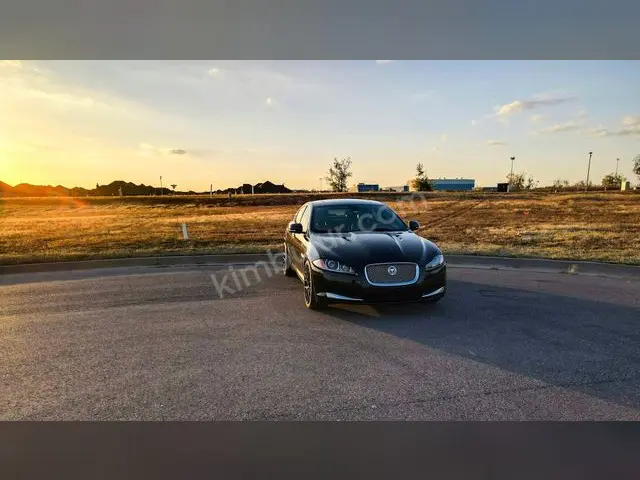 2024 Jaguar XE Elite — Değişensiz — fotoğraf 3