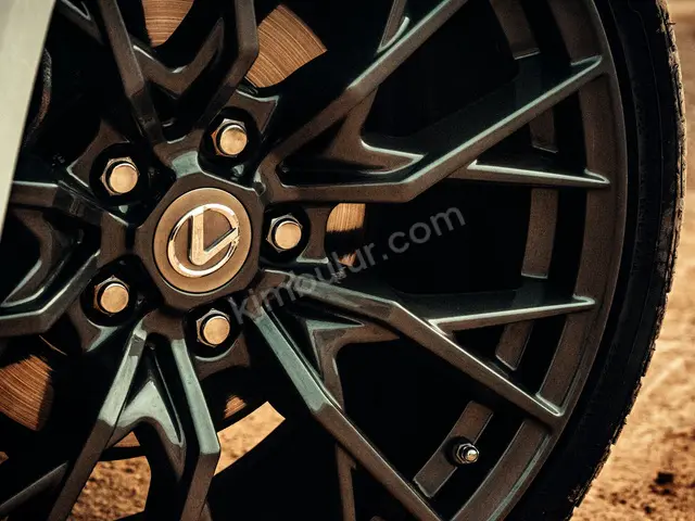 2023 Lexus LS Titanium — Tramer Kaydı Düşük — fotoğraf 4