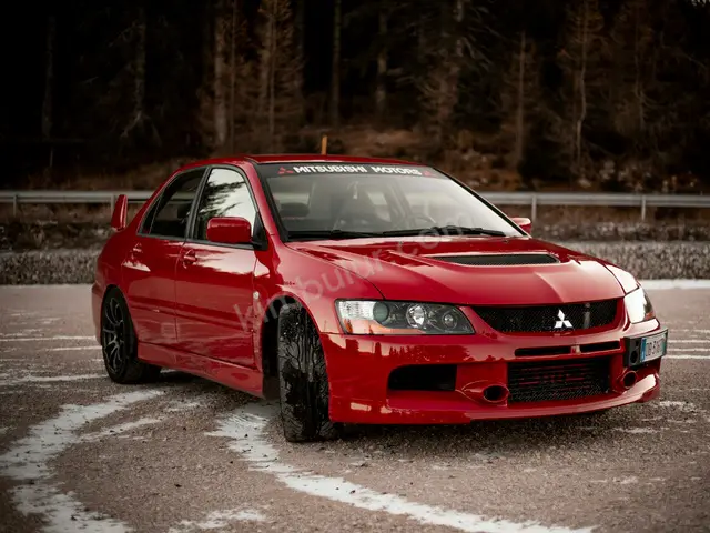 2025 Mitsubishi Colt Design — Garaj Aracı