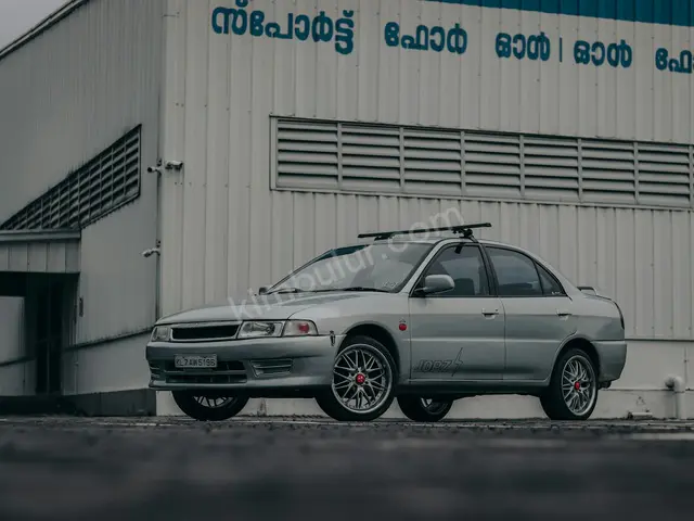 2010 Mitsubishi Lancer Design — Garaj Aracı — fotoğraf 3