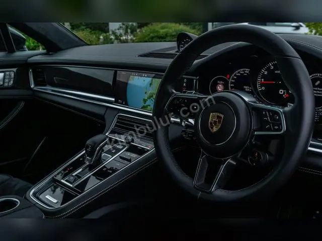 2018 Porsche Taycan Sport — Masrafsız — fotoğraf 2