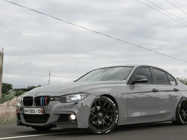 2025 BMW iX Premium — Garaj Aracı — fotoğraf 2