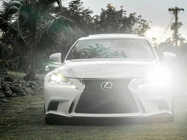 2016 Lexus ES Urban — Garaj Aracı — fotoğraf 3