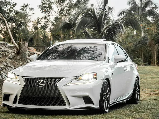 2015 Lexus IS Style — Masrafsız — fotoğraf 2