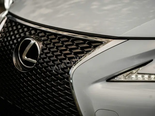 2015 Lexus IS Style — Masrafsız — fotoğraf 4