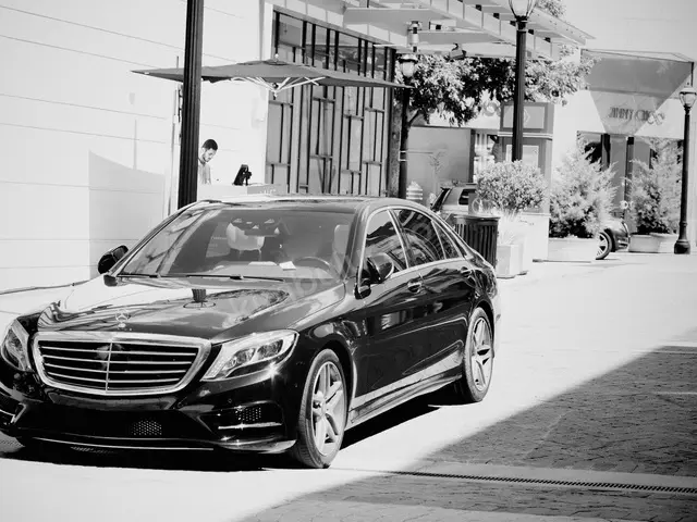 2017 Mercedes-Benz EQE Style — Garaj Aracı — fotoğraf 3