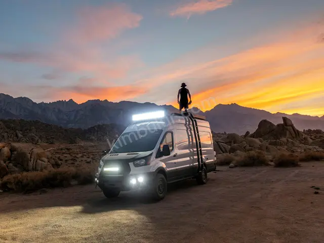 2010 Ford Transit Courier Urban — Değişensiz — fotoğraf 2