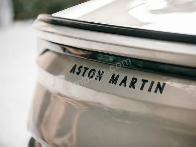 2019 Aston Martin Vantage Executive — Garaj Aracı — fotoğraf 2