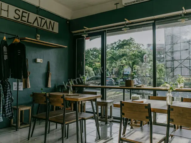 Kuşadası Okullara Yakın Devren Kiralık Kafe & Restoran