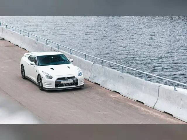 2016 Nissan GT-R Prestige — Garaj Aracı — fotoğraf 2