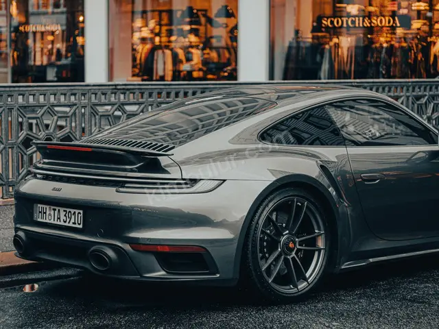2024 Porsche Taycan Elite — Garaj Aracı — fotoğraf 4