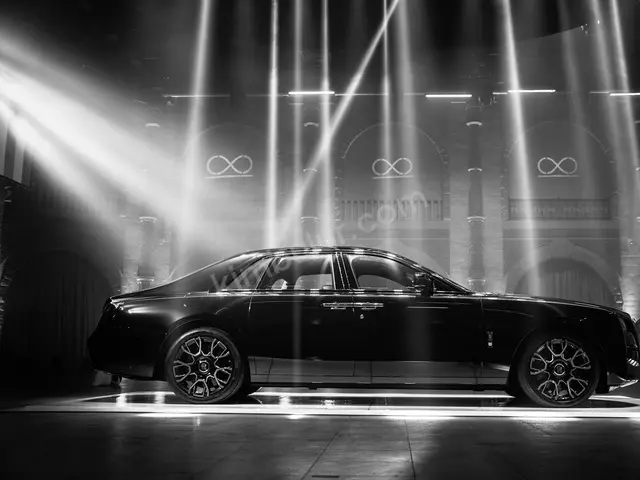 2021 Rolls-Royce Phantom Titanium — Garaj Aracı