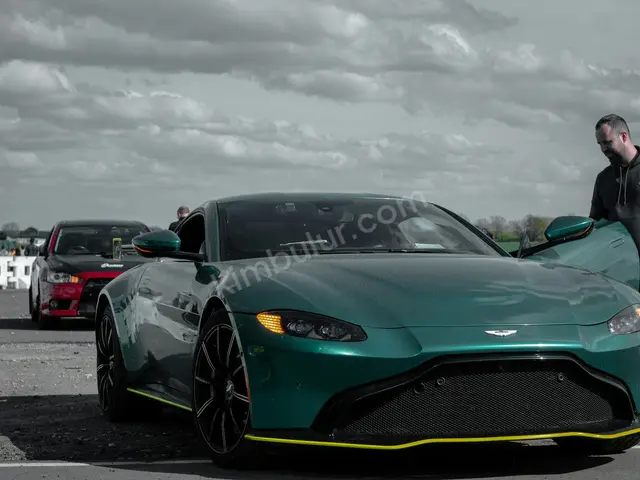 2011 Aston Martin DBS Premium — Az Yakan — fotoğraf 3