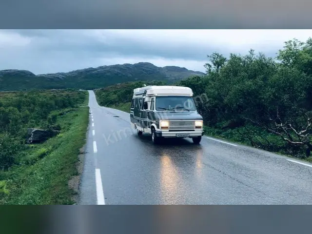 2019 Ford Transit Courier Elite — Tramer Kaydı Düşük — fotoğraf 2