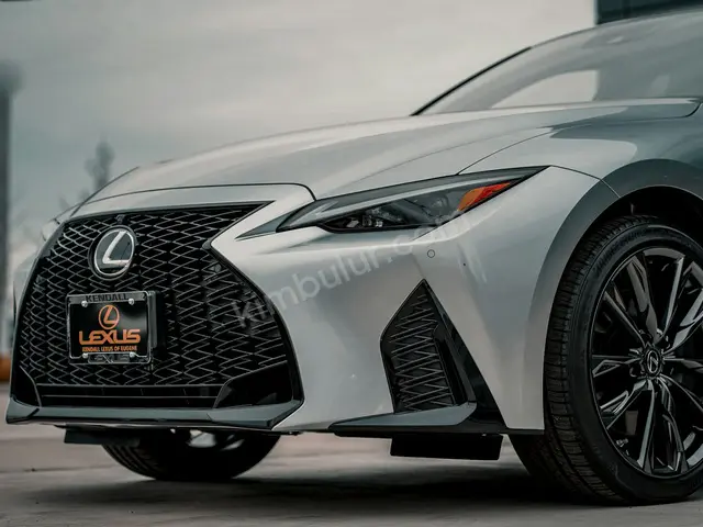 2015 Lexus IS Urban — Tramer Kaydı Düşük — fotoğraf 2