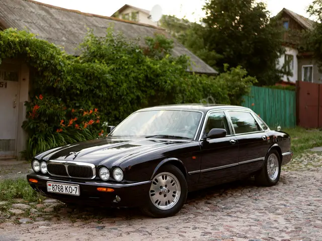 2010 Jaguar XF Executive — Değişensiz — fotoğraf 2