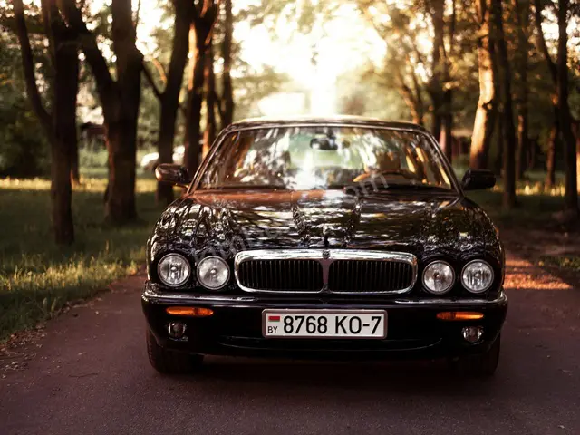 2021 Jaguar XJ Comfort — Az Yakan