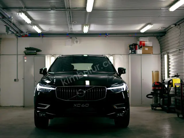 2024 Volvo V40 Premium — Bakımları Yeni