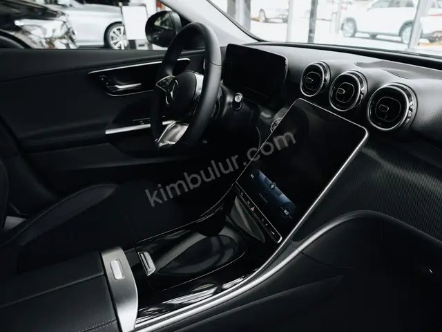 2018 Mercedes-Benz Design — Garaj Aracı