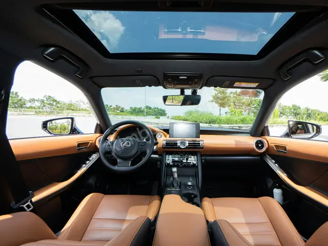 2023 Lexus IS Elite — Tramer Kaydı Düşük — fotoğraf 4