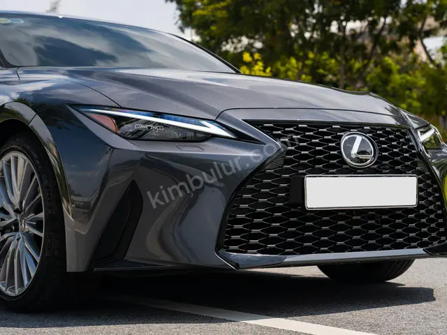2023 Lexus IS Elite — Tramer Kaydı Düşük
