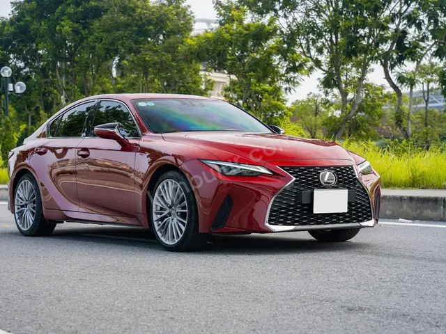 2010 Lexus ES Titanium — Garaj Aracı