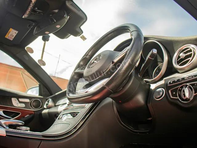 2021 Mercedes-Benz GLS Comfort — Tramer Kaydı Düşük — fotoğraf 3