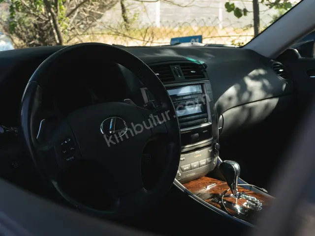 2015 Lexus IS Urban — Tramer Kaydı Düşük