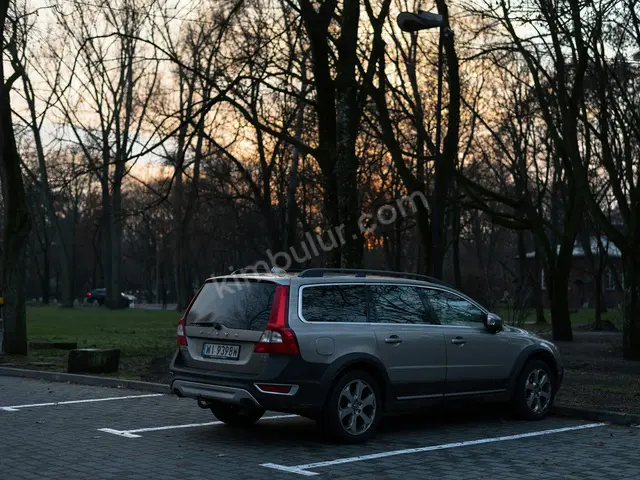 2013 Volvo S90 Design — Garaj Aracı