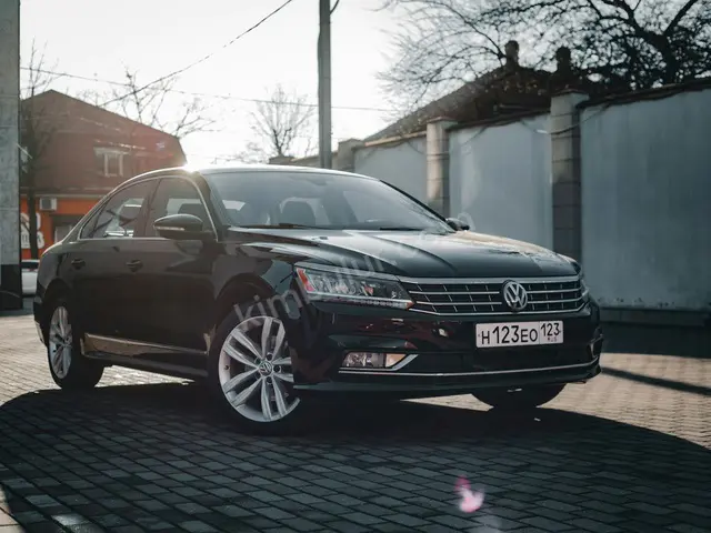 2010 Volkswagen Jetta Titanium — Değişensiz — fotoğraf 2