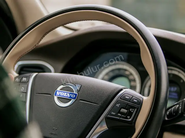 2019 Volvo XC60 Premium — Tramer Kaydı Düşük — fotoğraf 3