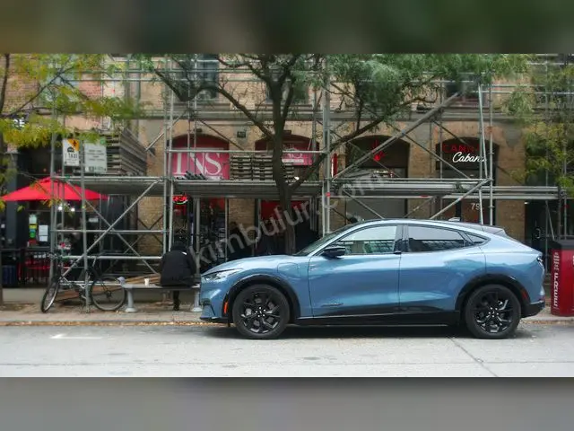2025 Ford Explorer Comfort — Garaj Aracı — fotoğraf 3