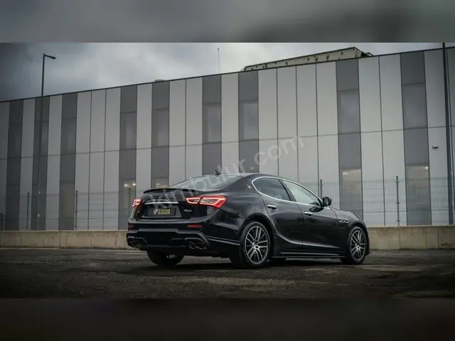 2015 Maserati Quattroporte Urban — Garaj Aracı