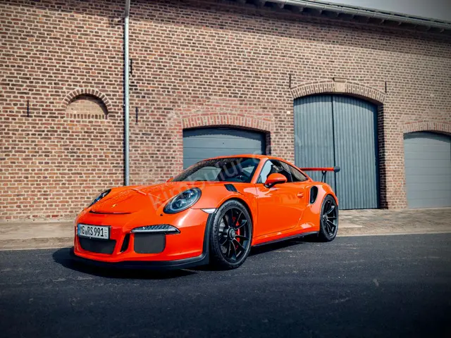 2025 Porsche Titanium — Değişensiz — fotoğraf 3