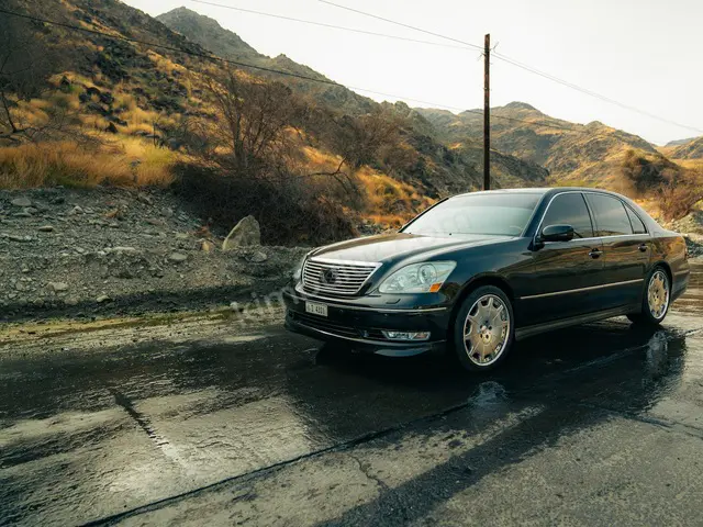 2022 Lexus LS Design — Tramer Kaydı Düşük — fotoğraf 2