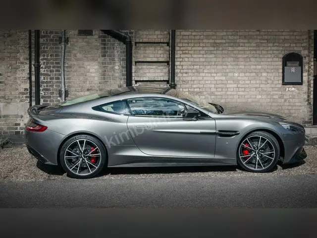 2023 Aston Martin DBS Urban — Garaj Aracı — fotoğraf 2
