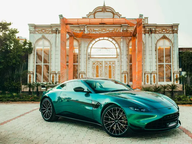 2025 Aston Martin DB11 Elite — Az Yakan — fotoğraf 2